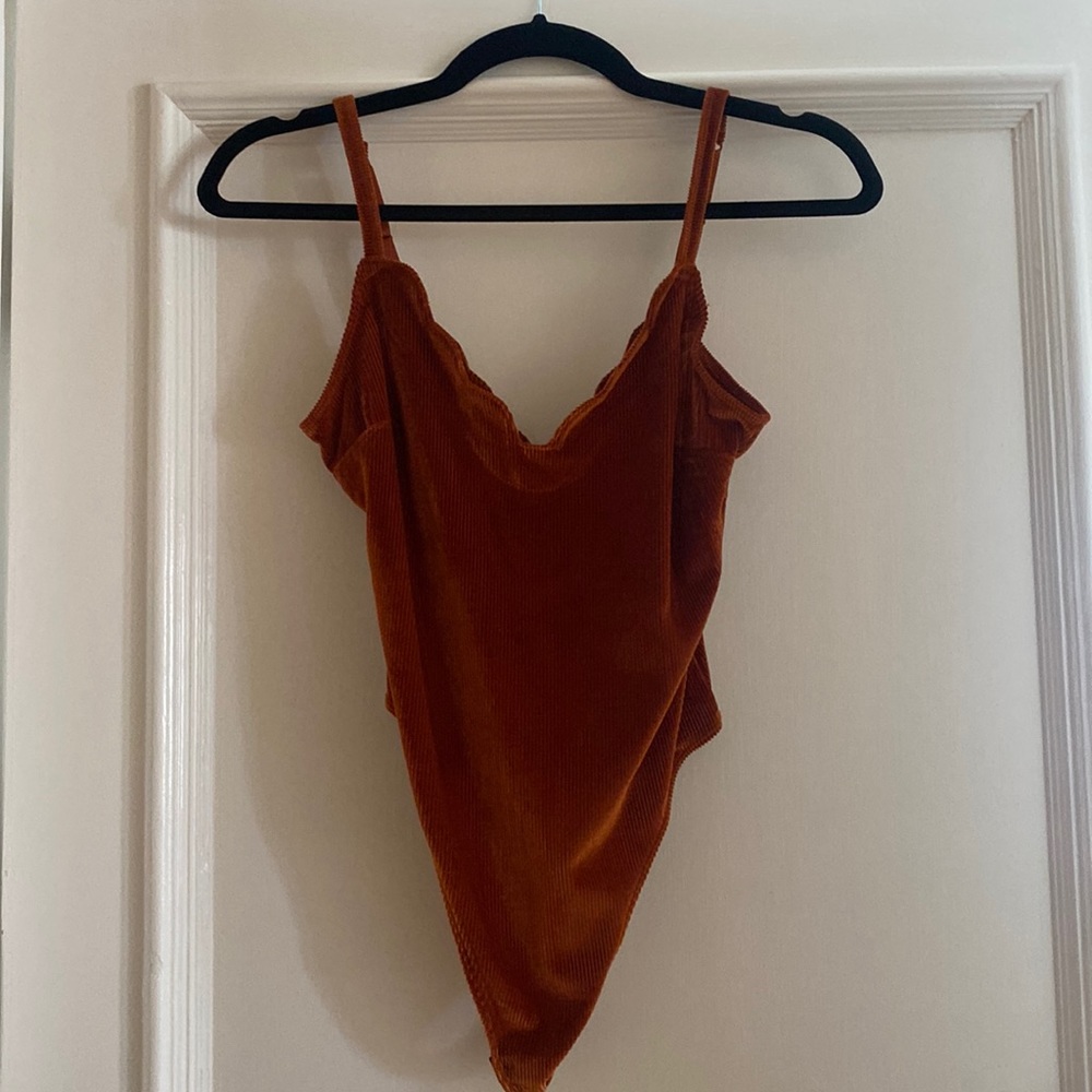 Scalloped body suit in burnt orange - size small
